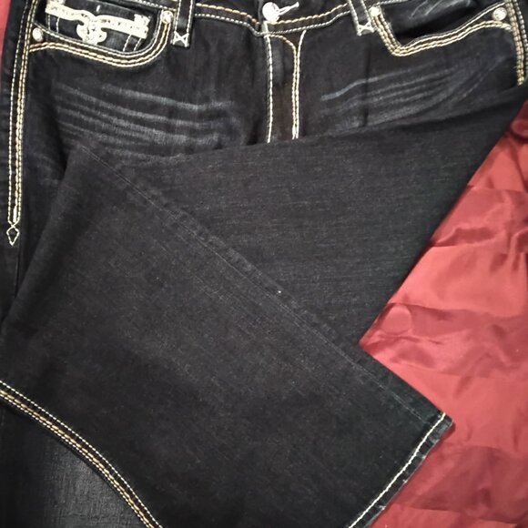 Women's Rock Revival jeans - Picture 2 of 3